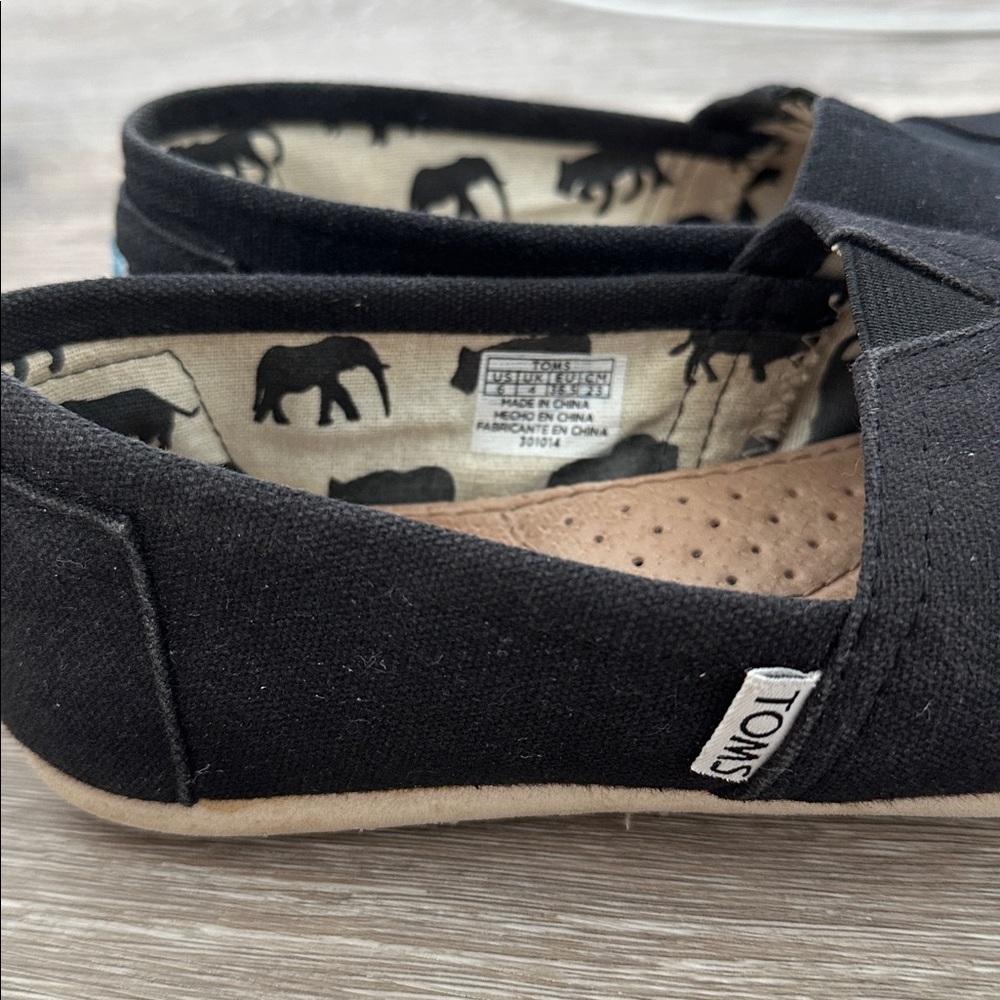 Toms Black Canvas Slip-On Shoes Size Women’s 6 - Picture 4 of 6